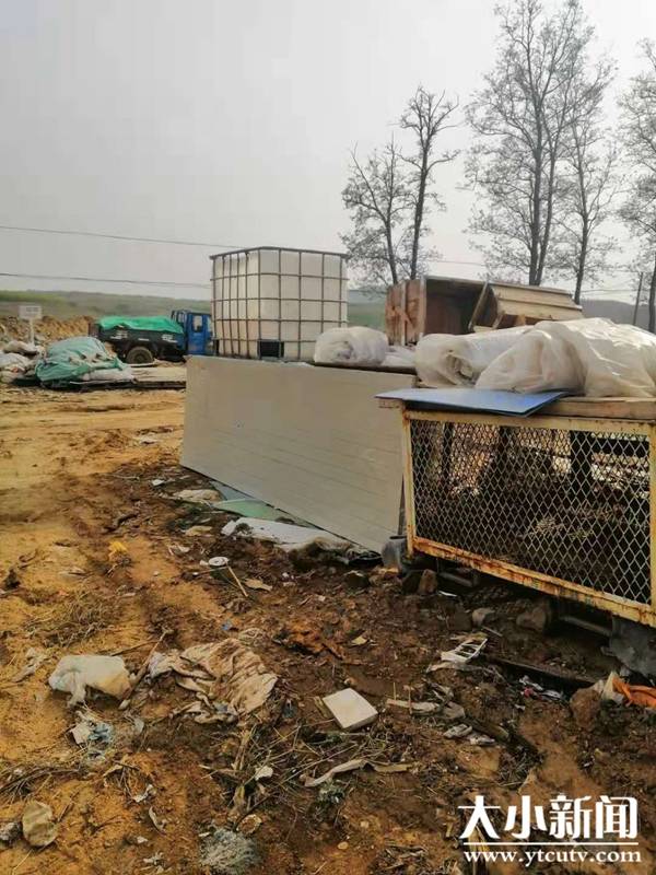 民意通｜蓬莱小门家镇一破烂王垃圾堆放黄水河畔，现场一片狼籍